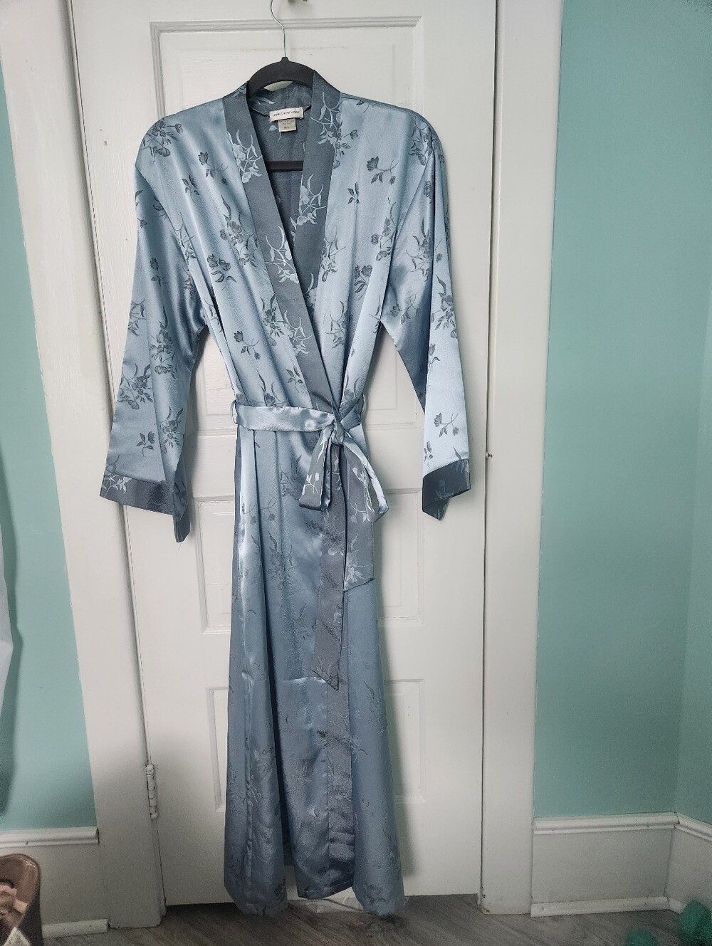 NWOT Jones New York Blue Satin Floral Robe/Kimono